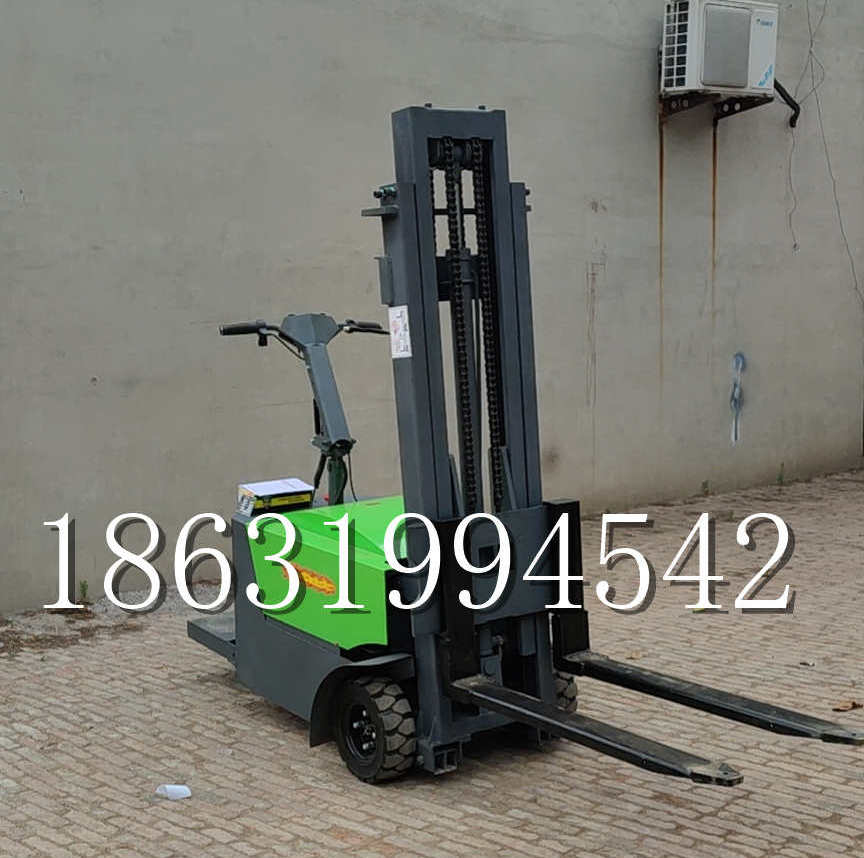 通榆县优程全电动叉车插腿式堆高车液压装卸车1.5吨升高小型站驾式铲车